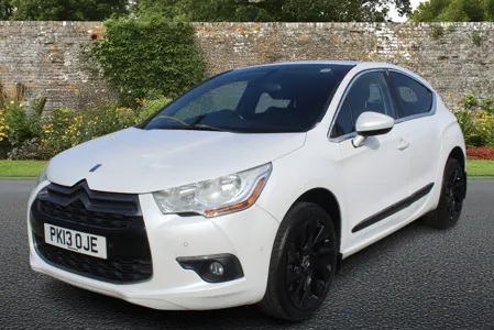 DS4 WHITE 2