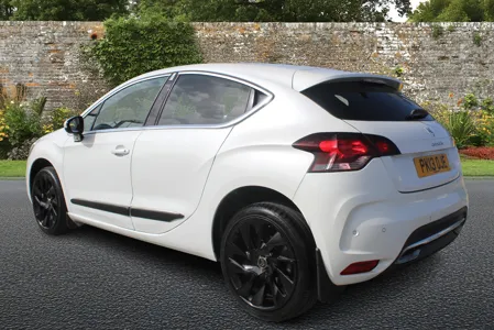DS4 WHITE 3