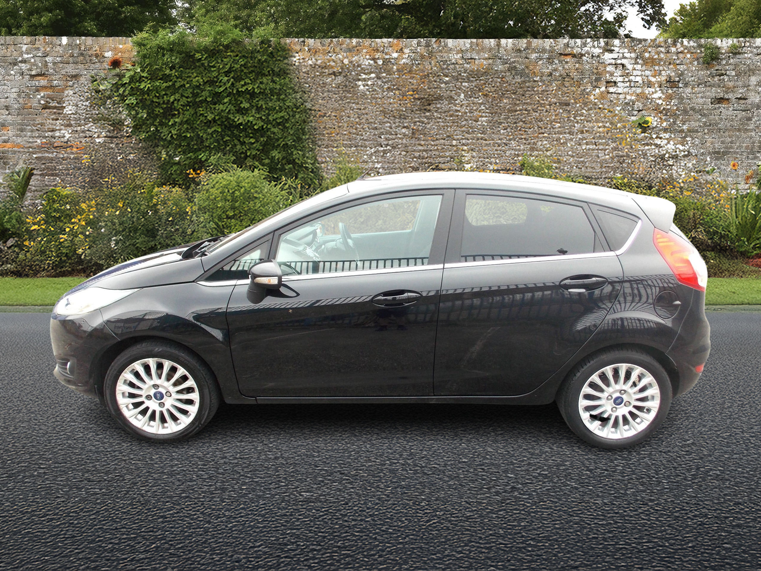 fiesta black 4